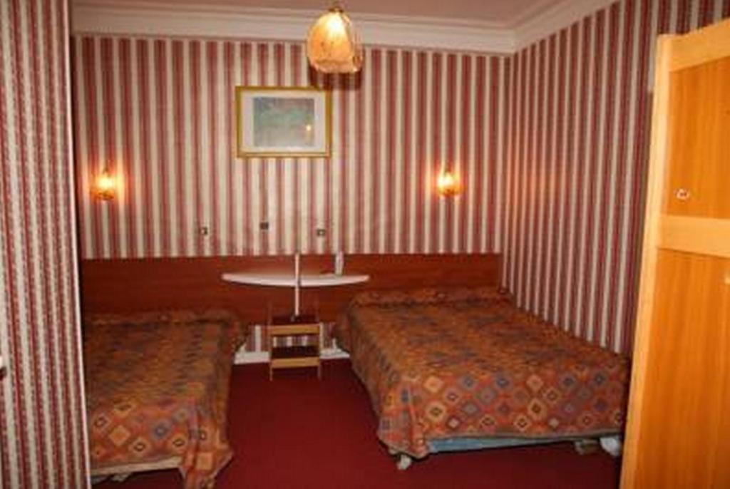 Sully Hotel Париж Стая снимка