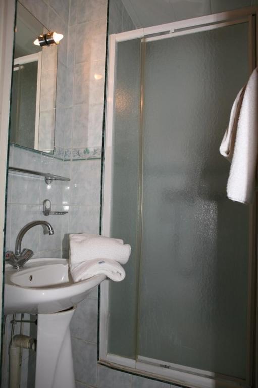 Sully Hotel Париж Екстериор снимка